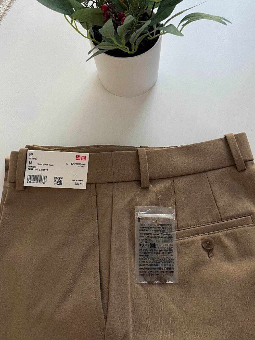 NWT Uniqlo Smart Wide Women Pants Beige Medium - Picture 3 of 4